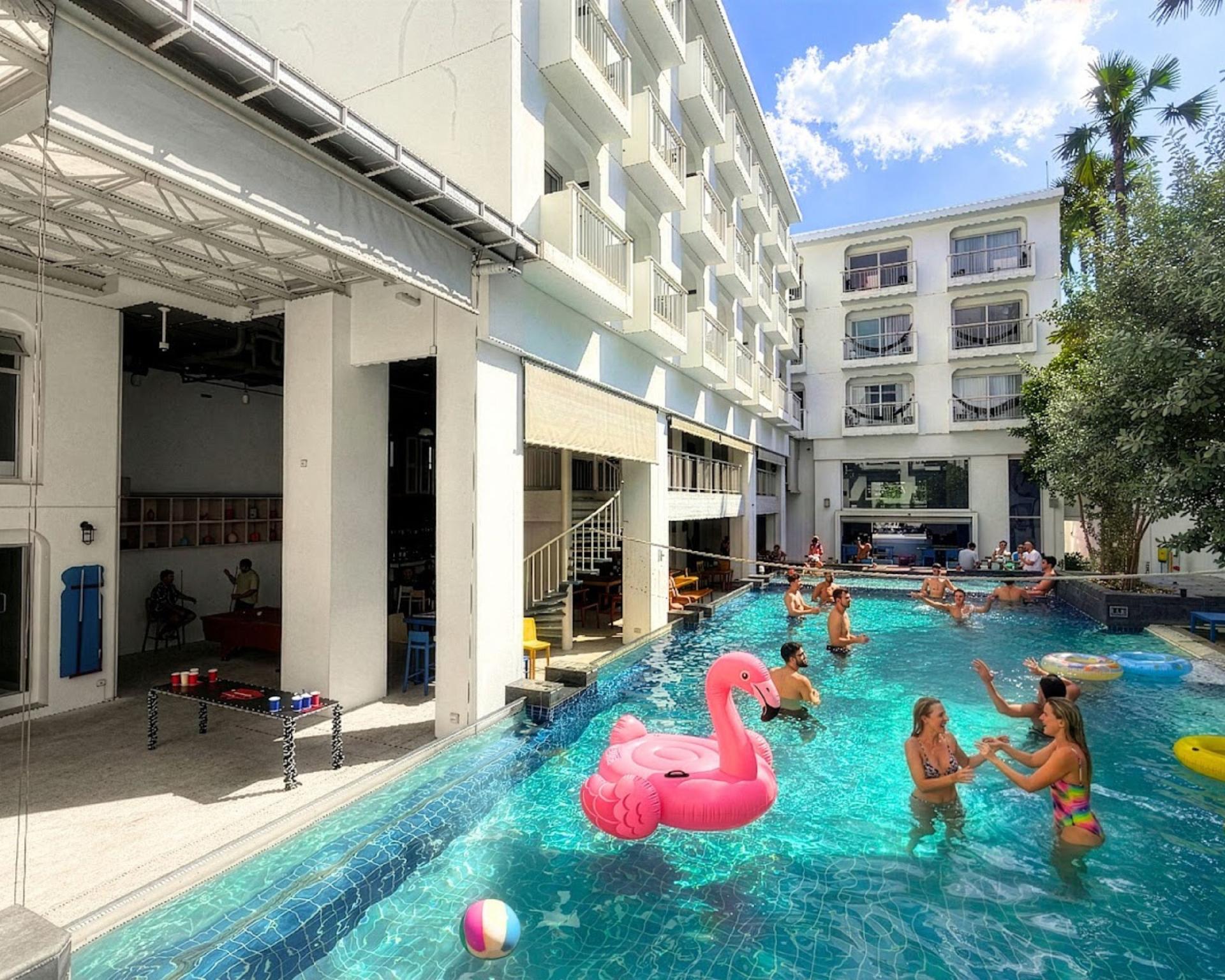 Mixed Dorm, Standard