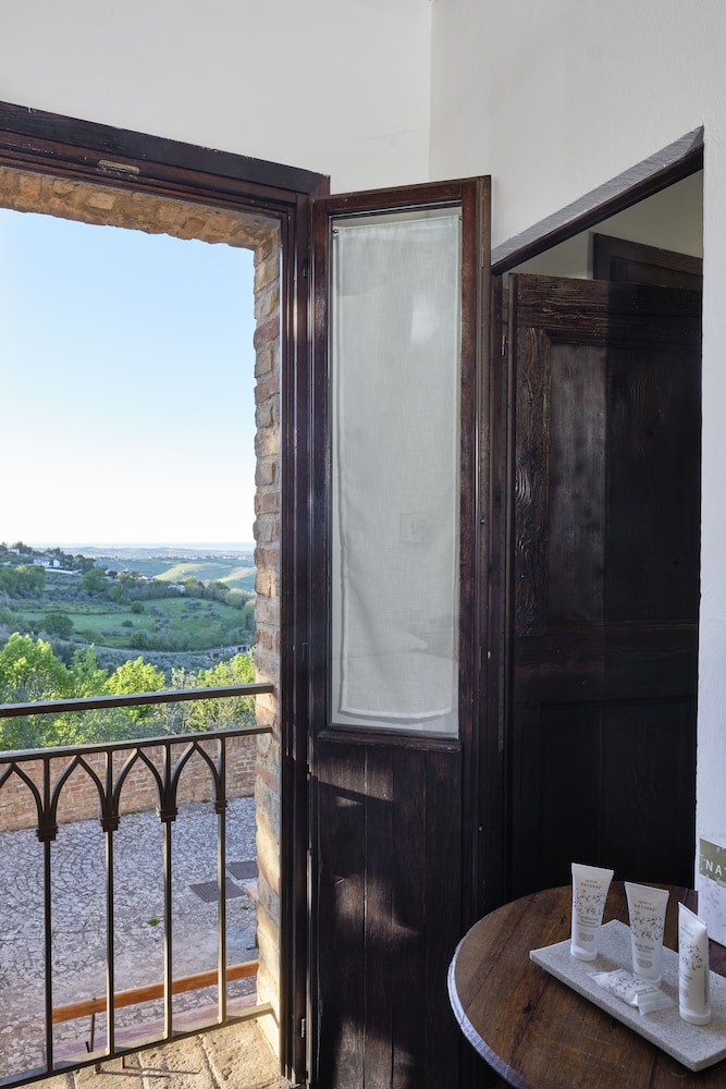 Castello Di Montegridolfo Spa Resort 52/89
