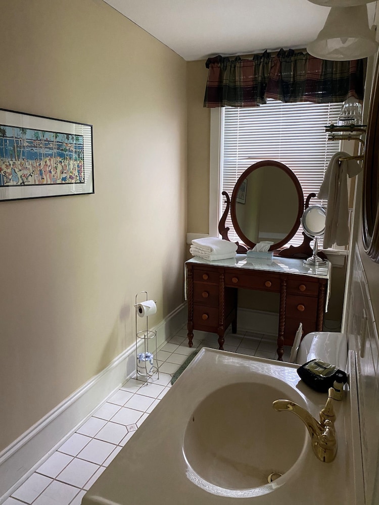 Inn at 835 Boutique Hotel 50/50