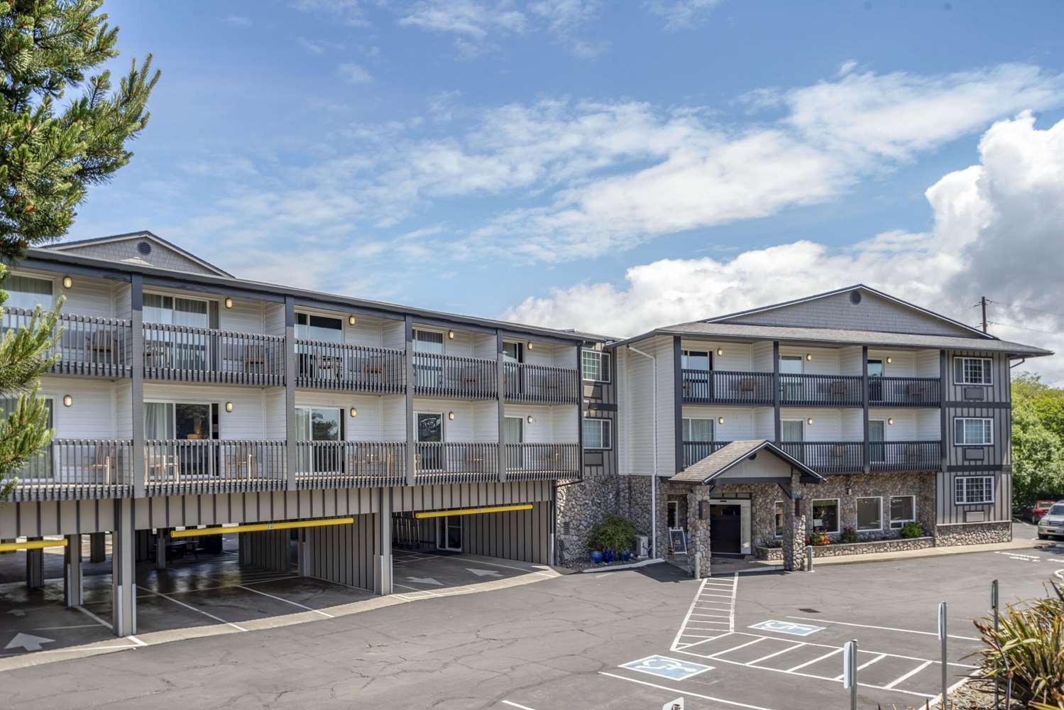 Comfort Inn & Suites Lincoln City 33/35