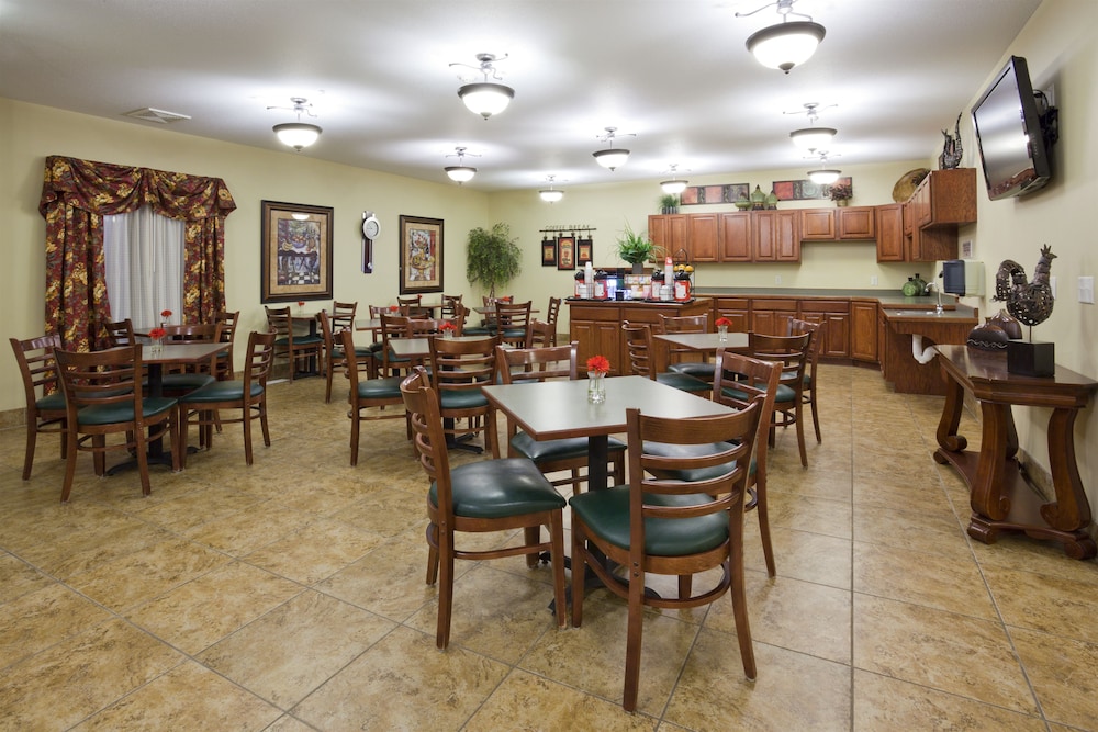 Grandstay Residential Suites Hotel - Sheboygan 54/69