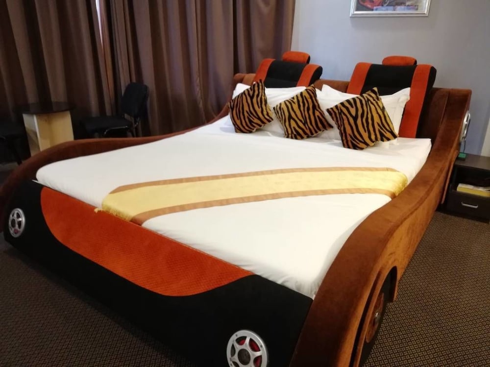 Paragon City Hotel 19/28