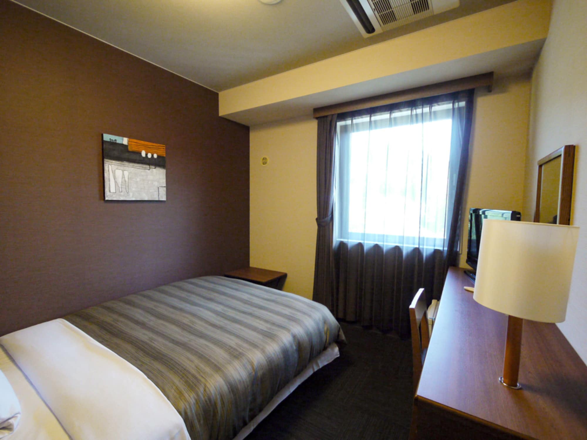 ECONOMY, DOUBLE BED, SMOKING