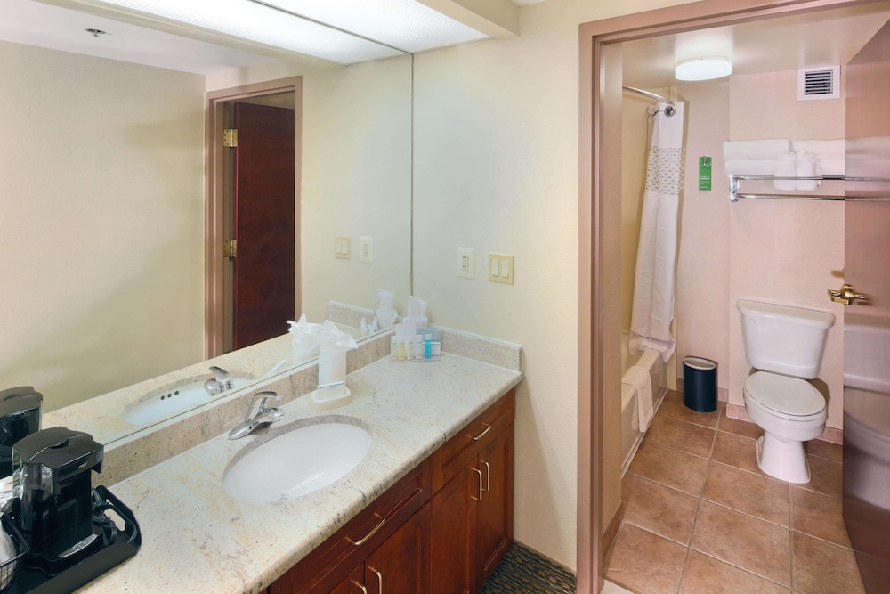 Hampton Inn & Suites Arlington Crystal City DCA 15/64