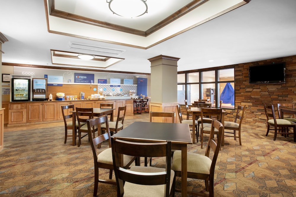 Holiday Inn Express Hotel And Suites Lander 37/50