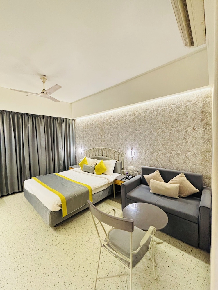 Hotel Gurukripa 27/50