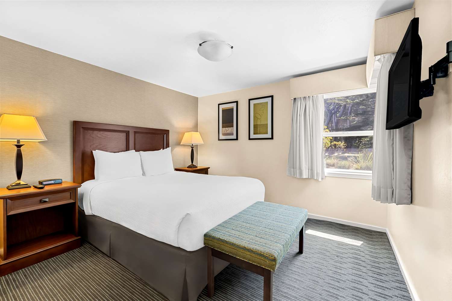 Cottage, 1 King and 2 Queen Beds