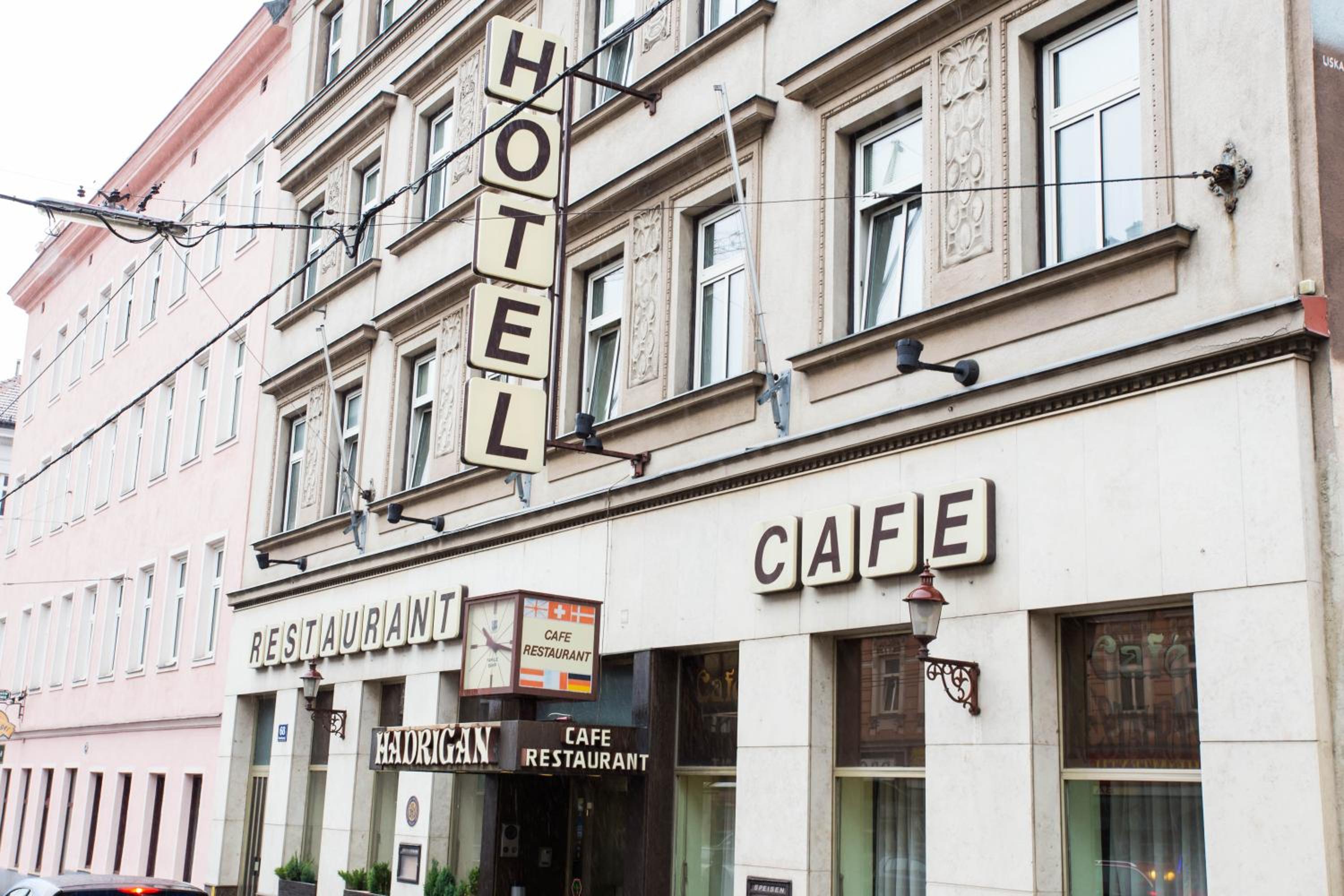 Hadrigan Hotel 4/69