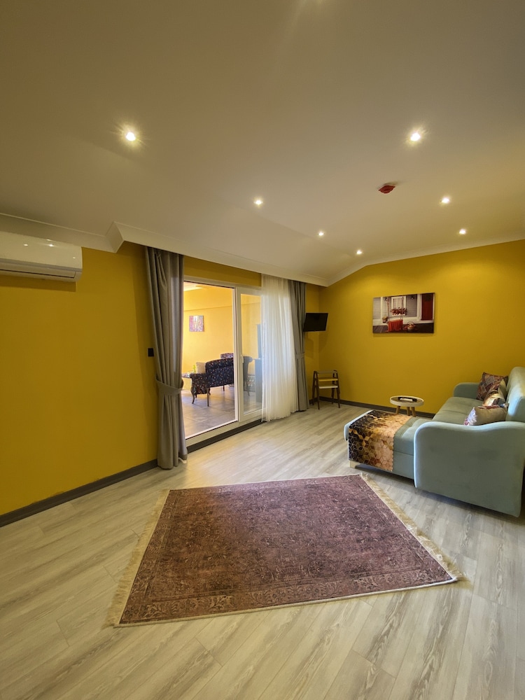 Roy Otel Akcay 8/50