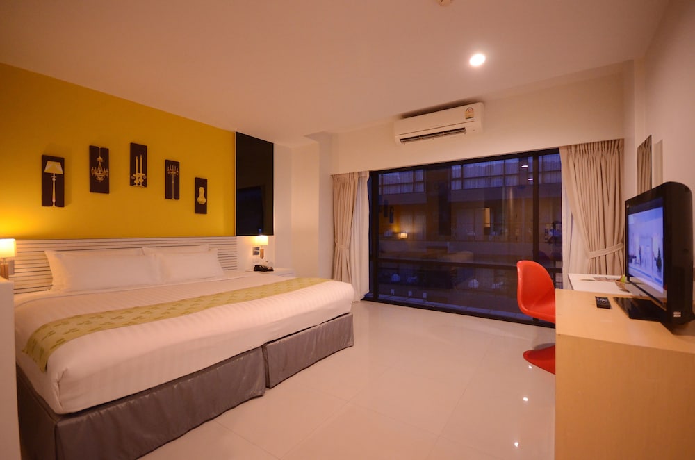 The Lantern Resorts Patong Phuket 8/71