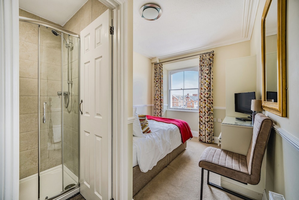 Yeo Dale Hotel 50/50