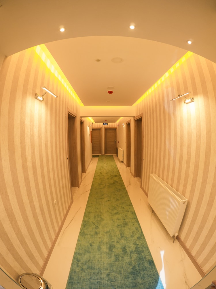 Elif Inan Motel 26/50