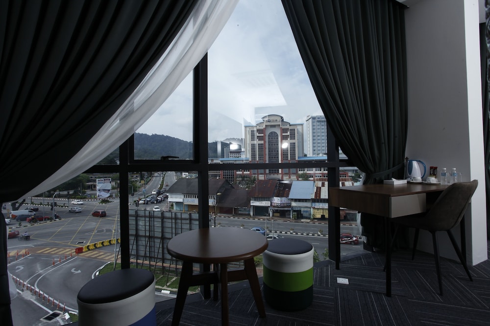 WE Hotel 45/52