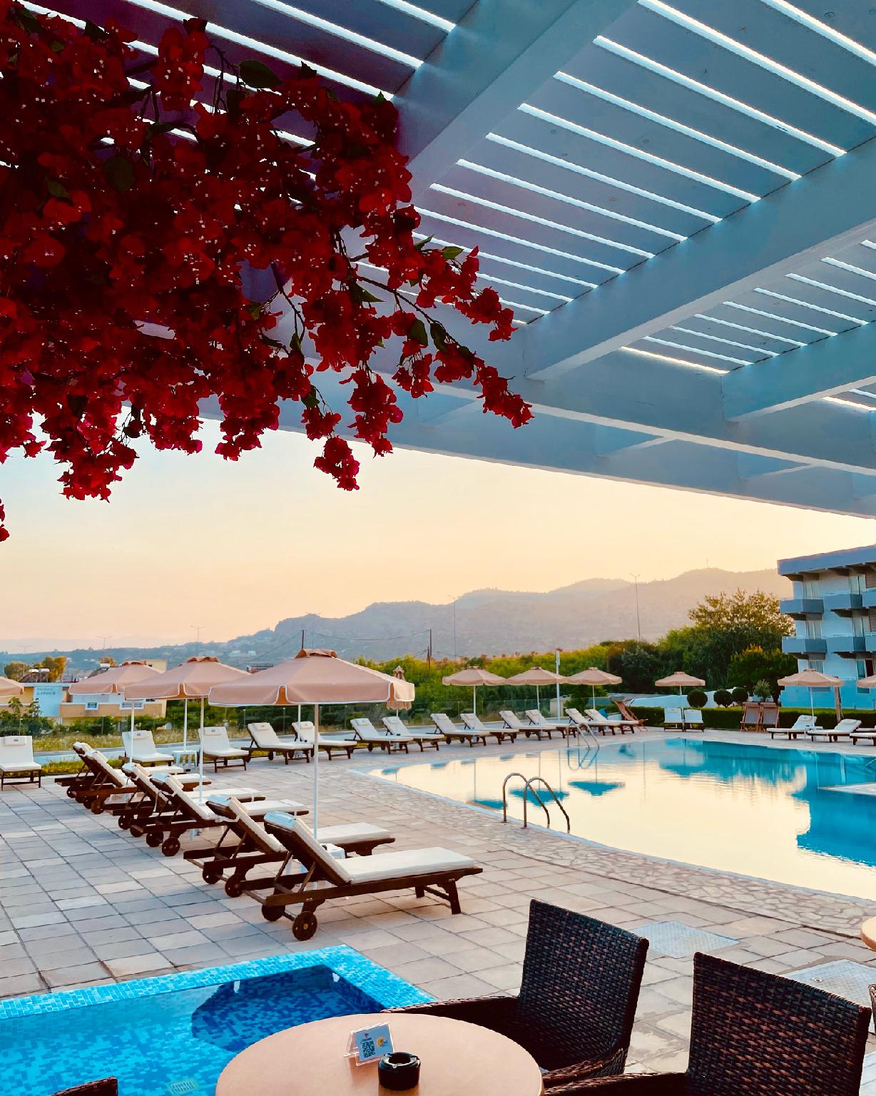 SUPERIOR, SUITE, PRIVATE POOL
