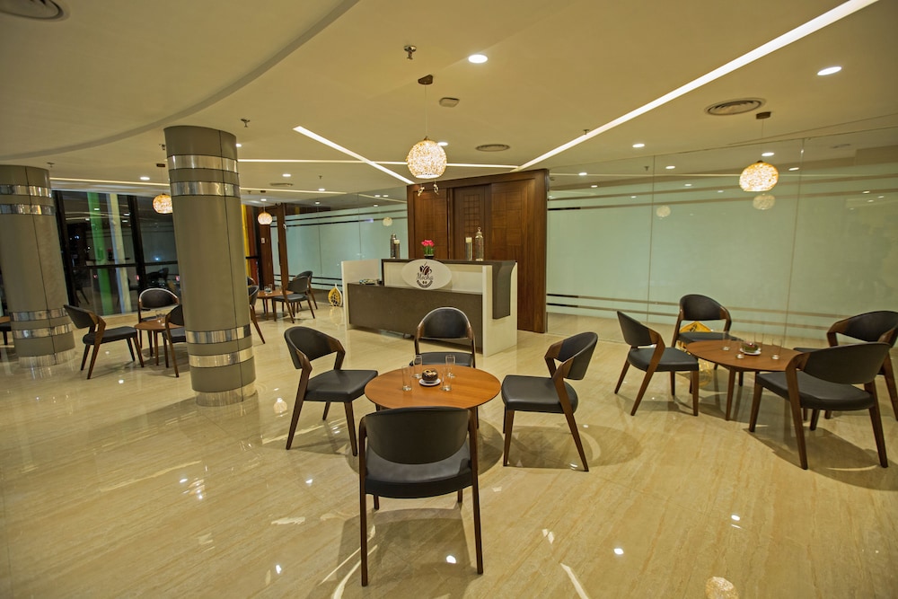 M Crown Hotel 19/24