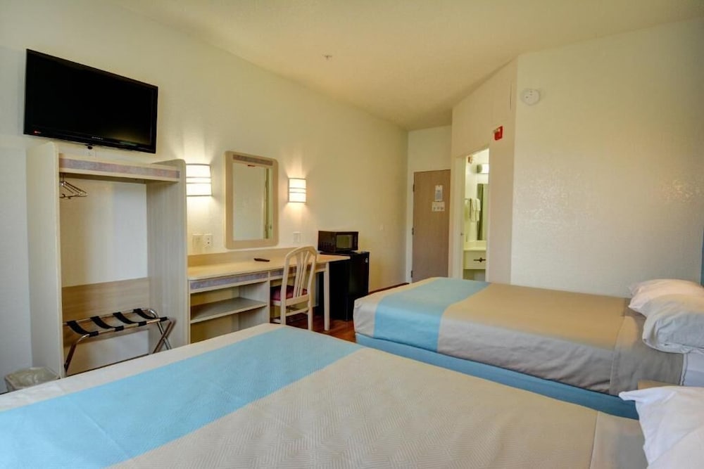 Motel6 Denison, TX 27/56
