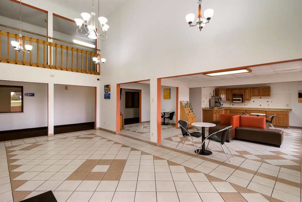 Lobby at Motel6 Davenport, IA, DAVENPORT - IA