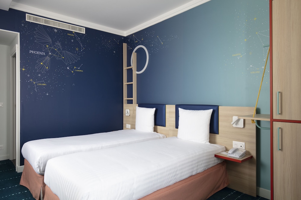 Grand Magic Hotel (ex Magic Circus) 20/86