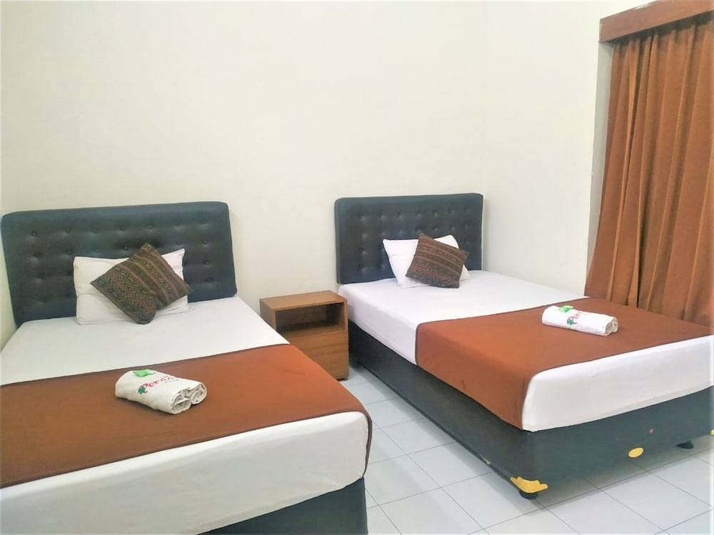 Hotel Perdana by ZUZU 28/65