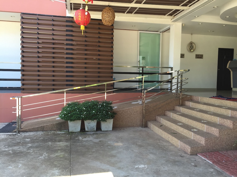 Sabaidee Hotel 18/19
