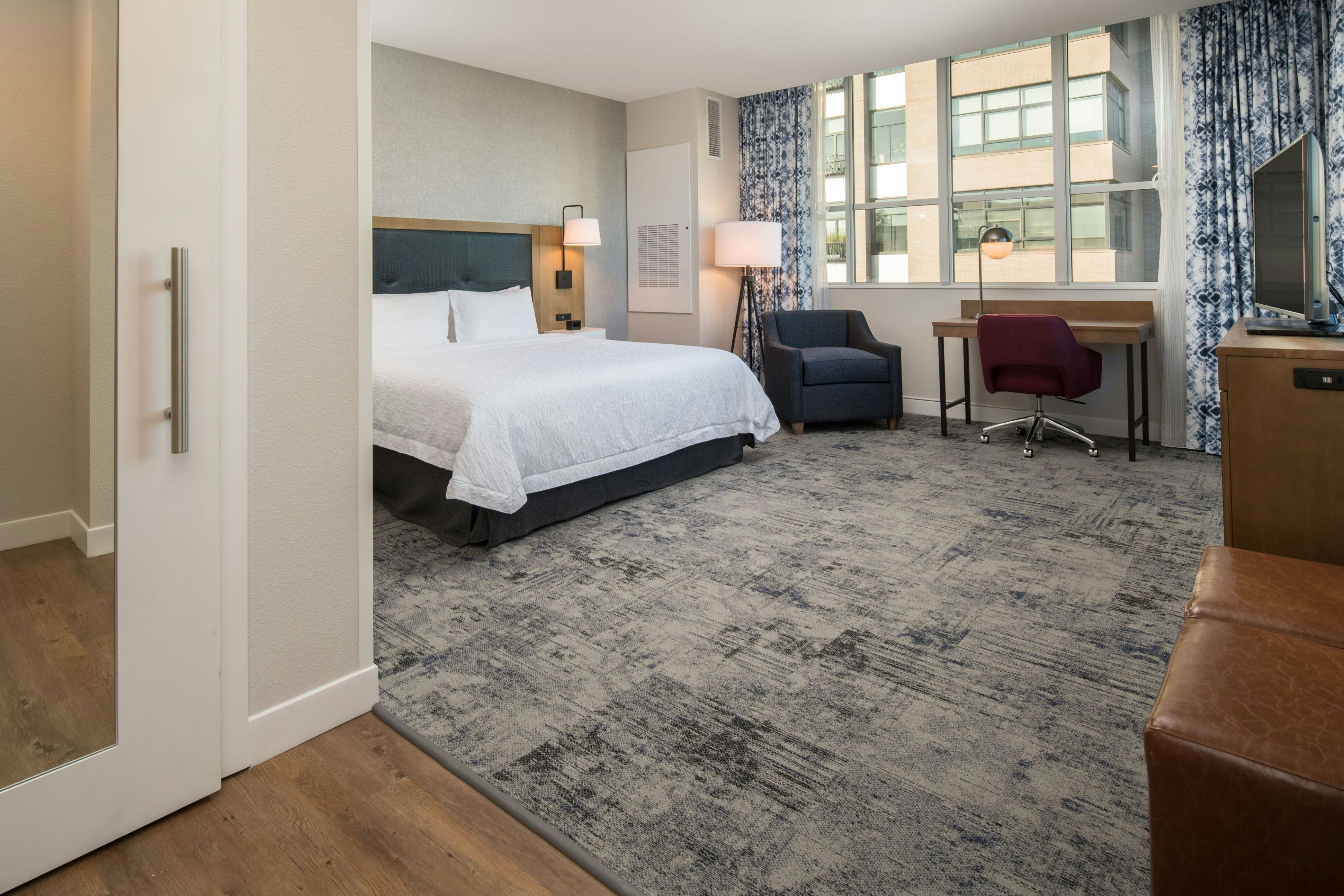 ROOM, KING BED, ACCESSIBLE
