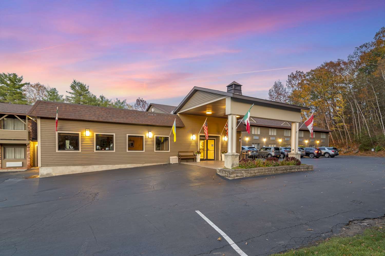Skyline Hotel Lake George 1/53