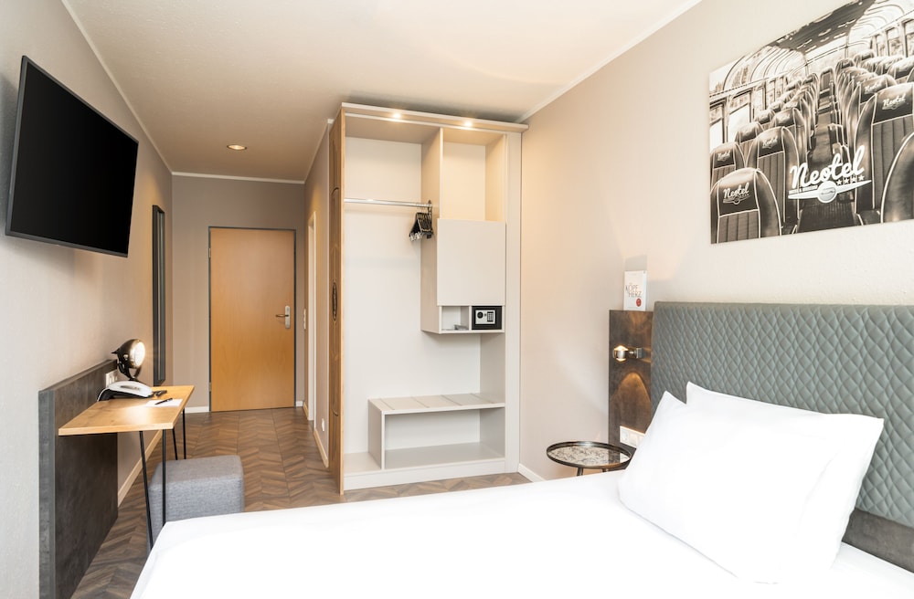 ANA Neotel, Trademark Collection by Wyndham 22/77