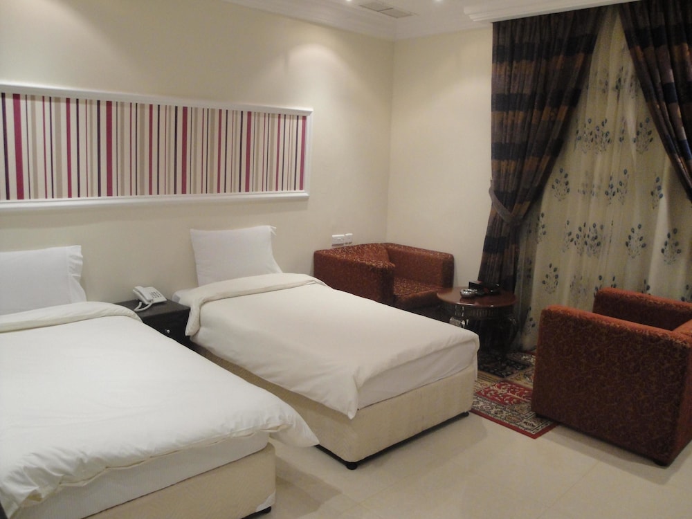 Marina Royal Hotel Suite 8/21