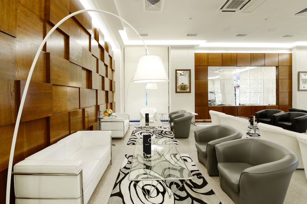 Opera Suite Hotel 36/50