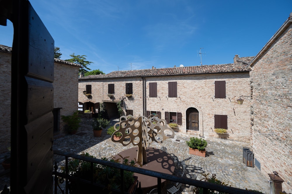 Castello Di Montegridolfo Spa Resort 8/89