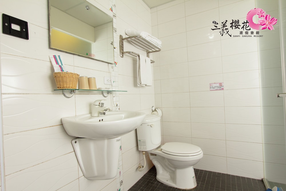 Sakura Resort 54/56