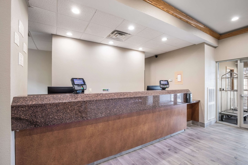 Quality Inn & Suites Lodi I-90 8/39
