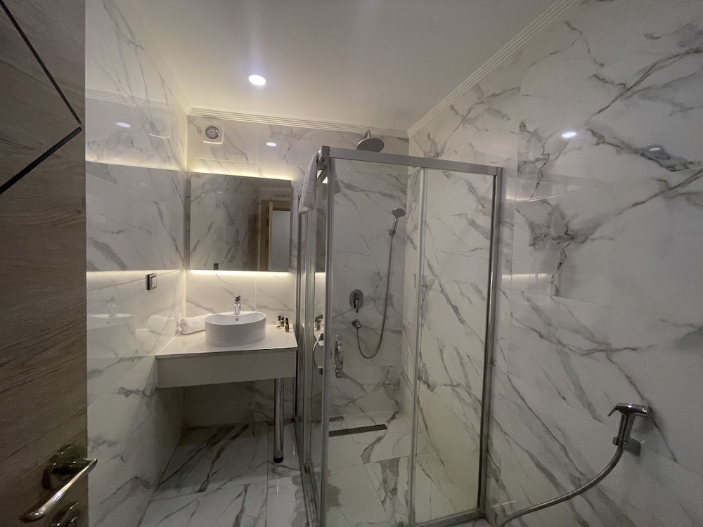 Le Luxe Suites Hotel & Spa 45/50