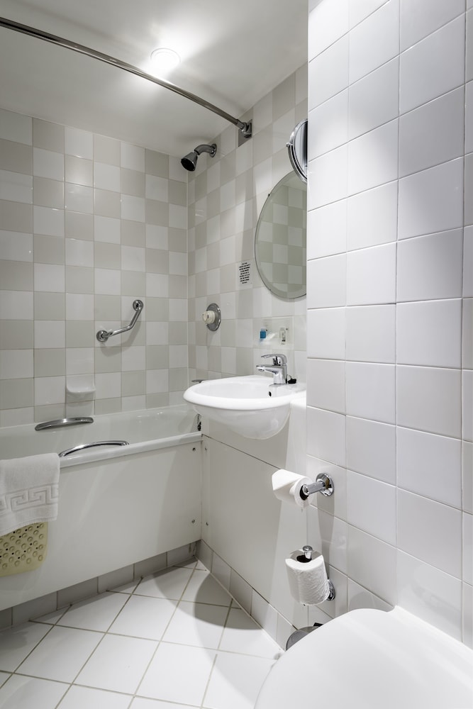 HOLIDAY INN GLASGOW AIRPORT 27/80