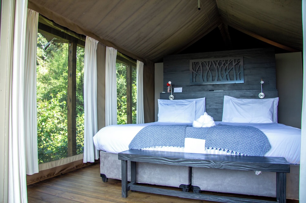 Ndhula Luxury Tented Lodge 10/48