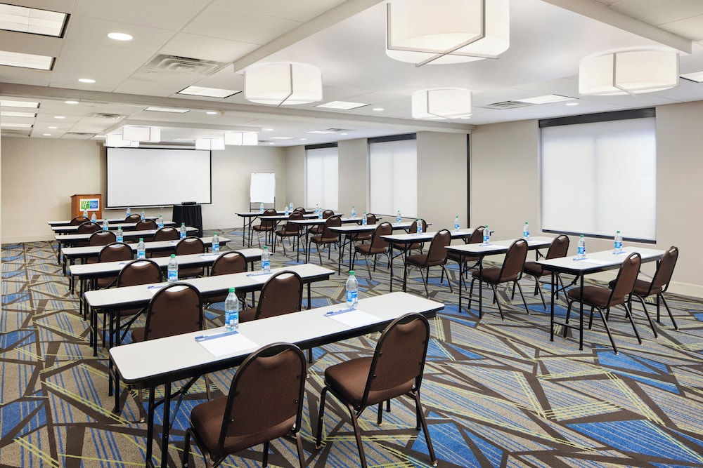Holiday Inn Express & Suites Jacksonville SE- Med Ctr Area 47/55