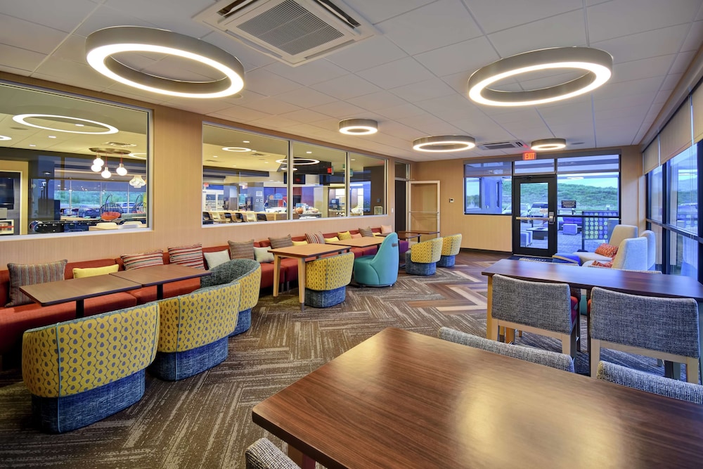 Tru by Hilton Pigeon Forge, TN 36/55