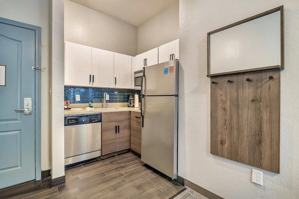 Staybridge Suites Tyler University Area 27/80