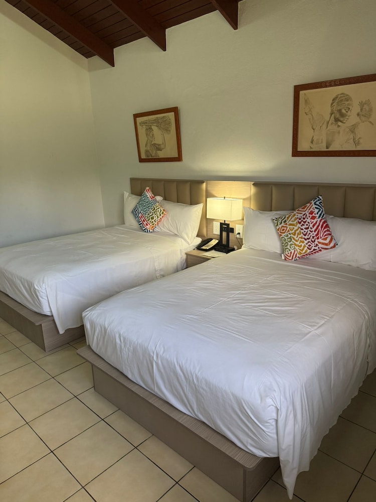 1 BEDROOM, SUITE, KITCHEN