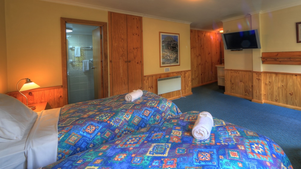 CANDLELIGHT LODGE 18/59