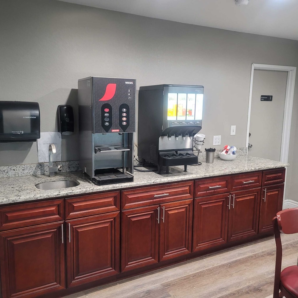 Travelodge by Wyndham San Antonio Downtown Northeast 18/35