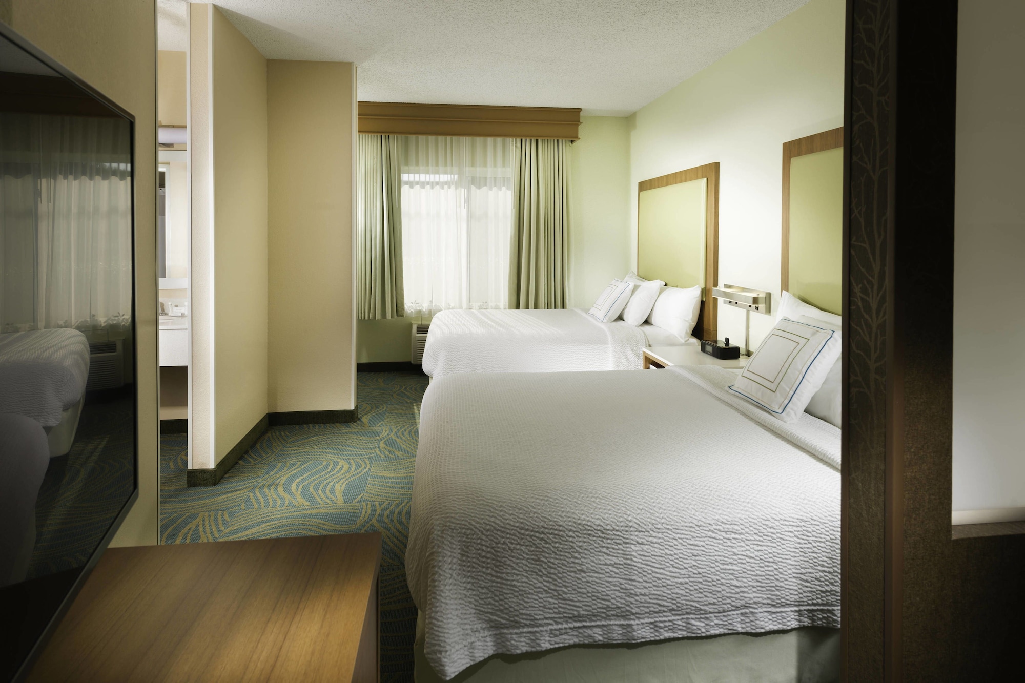 Suite, 2 Queen Beds, Sofa