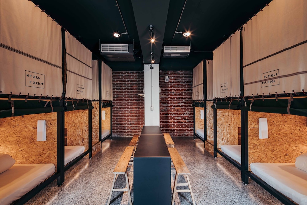 U I J Hotel Hostel 23/41
