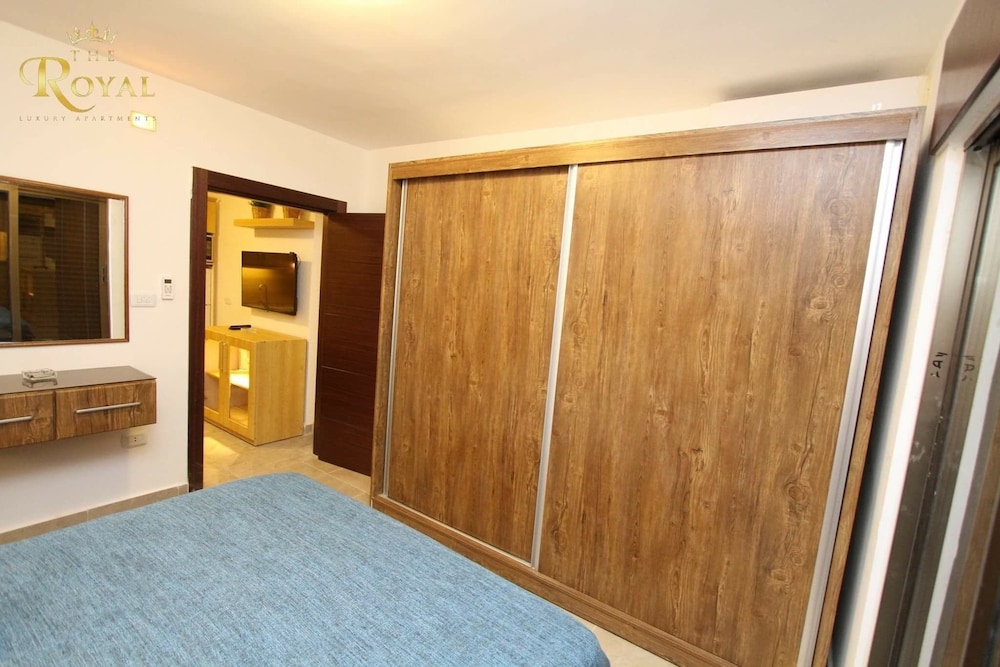 The Royal Luxury Apartments & studios 12/50