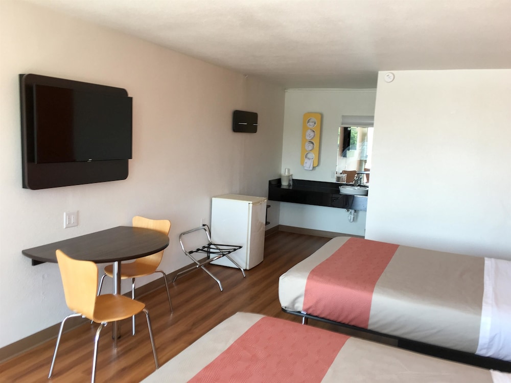 Motel6 Connellys Springs, NC 36/40