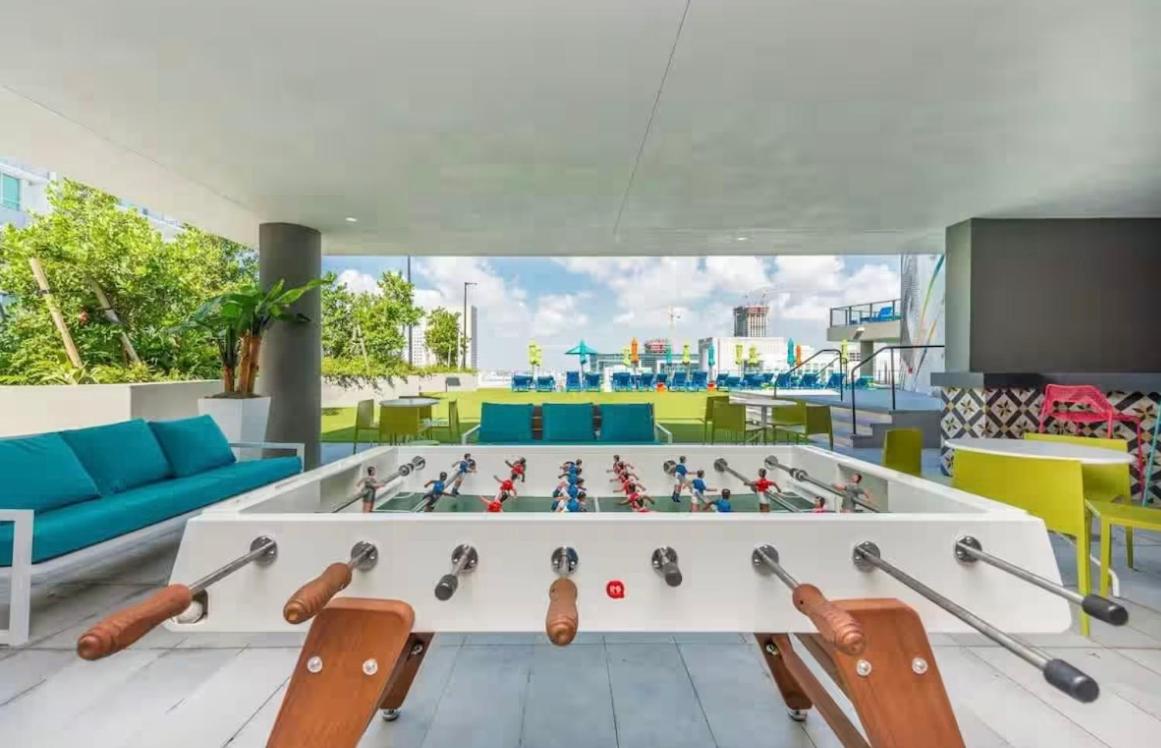 29th Floor Balcony Studio Miami Skyline Views 24/31