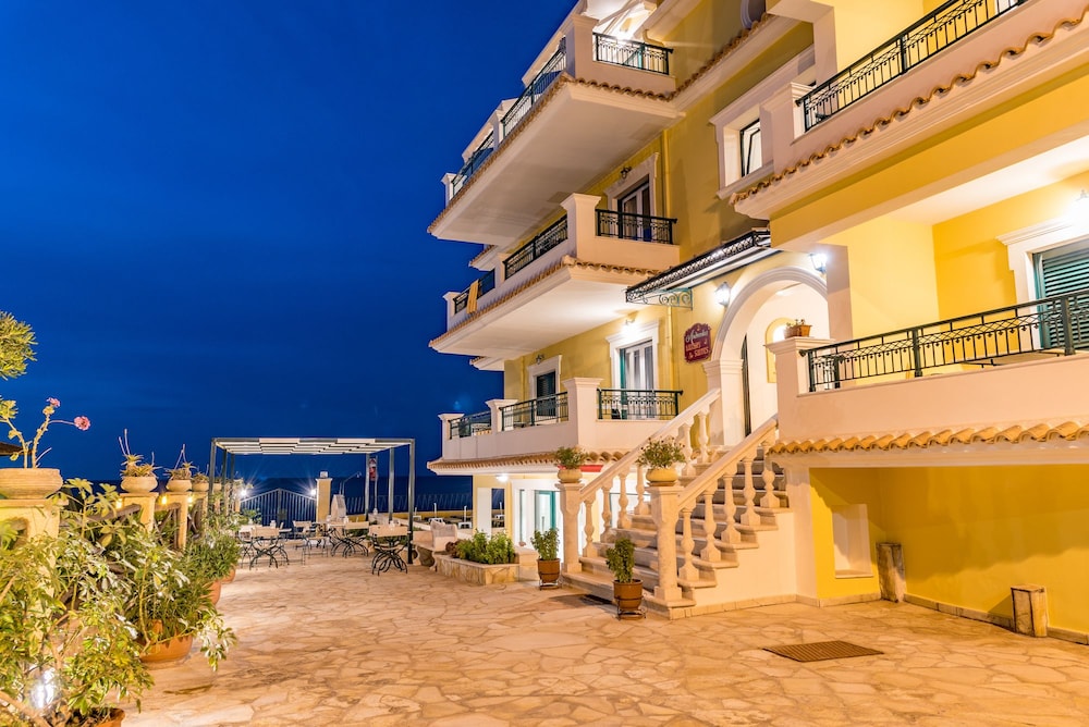 Andreolas Luxury Suites 4/72