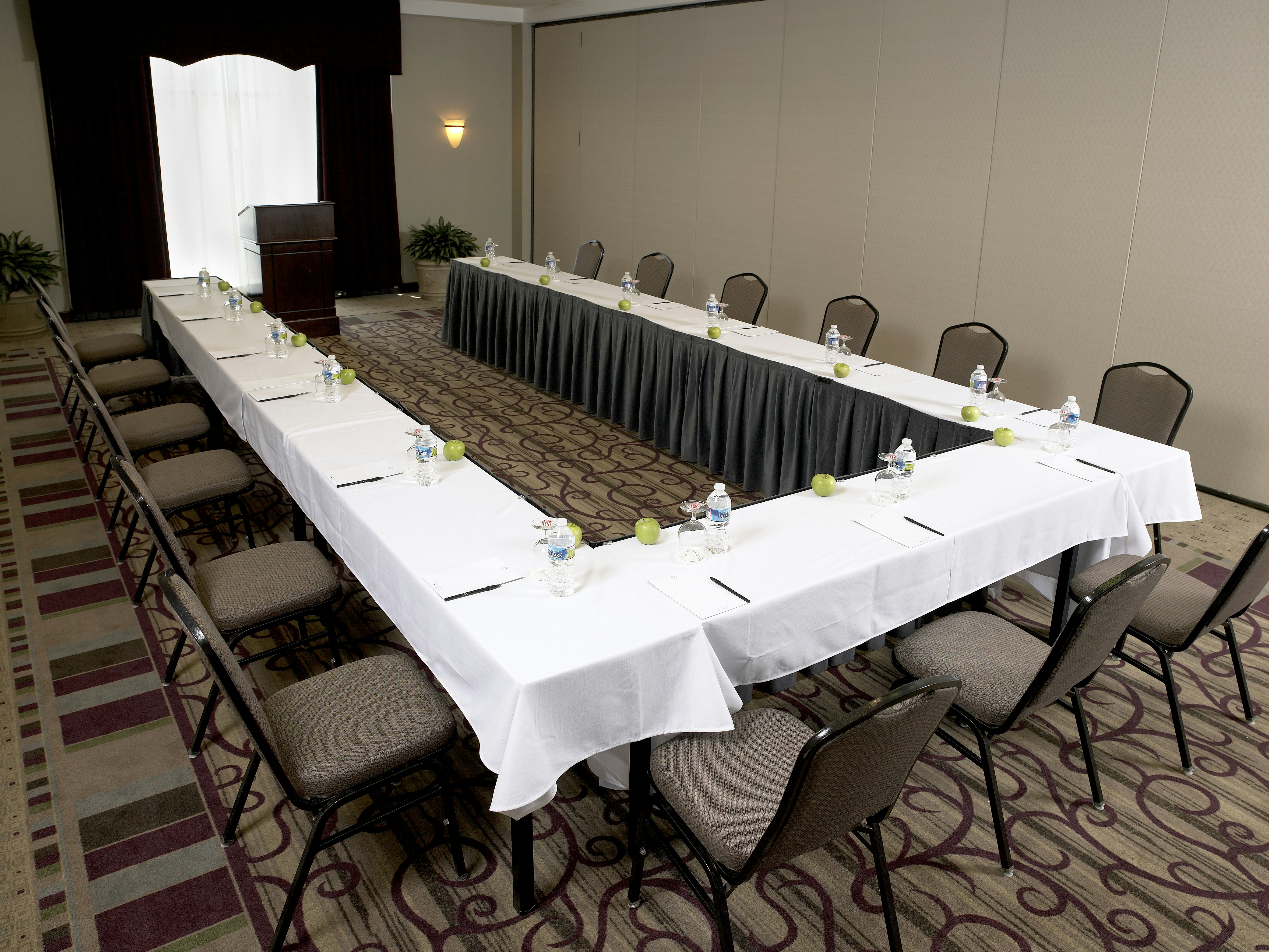 Doubletree By Hilton Charlotte Airport Hotel 31/36