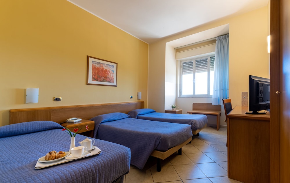 ROOM, TRIPLE