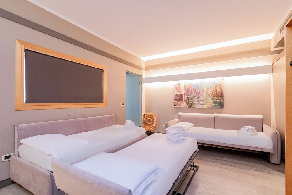 Junior Suite, Jetted Tub